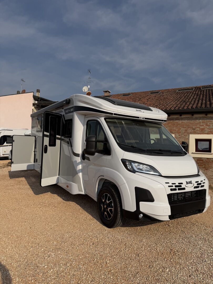 McLouis MC4 881