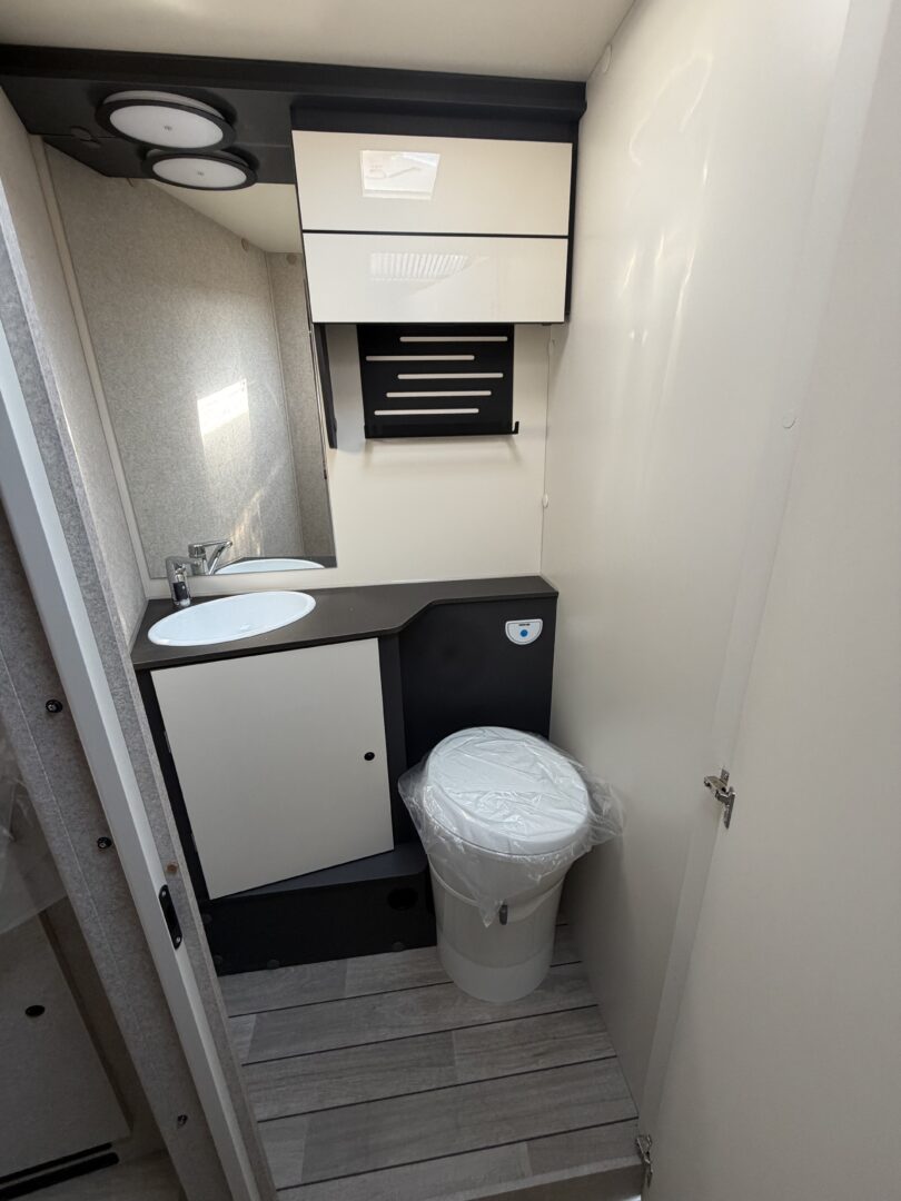 McLouis MC4 370